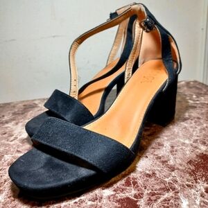 Rouge Helium Black Suede sandal size 8 Chunky Heels
